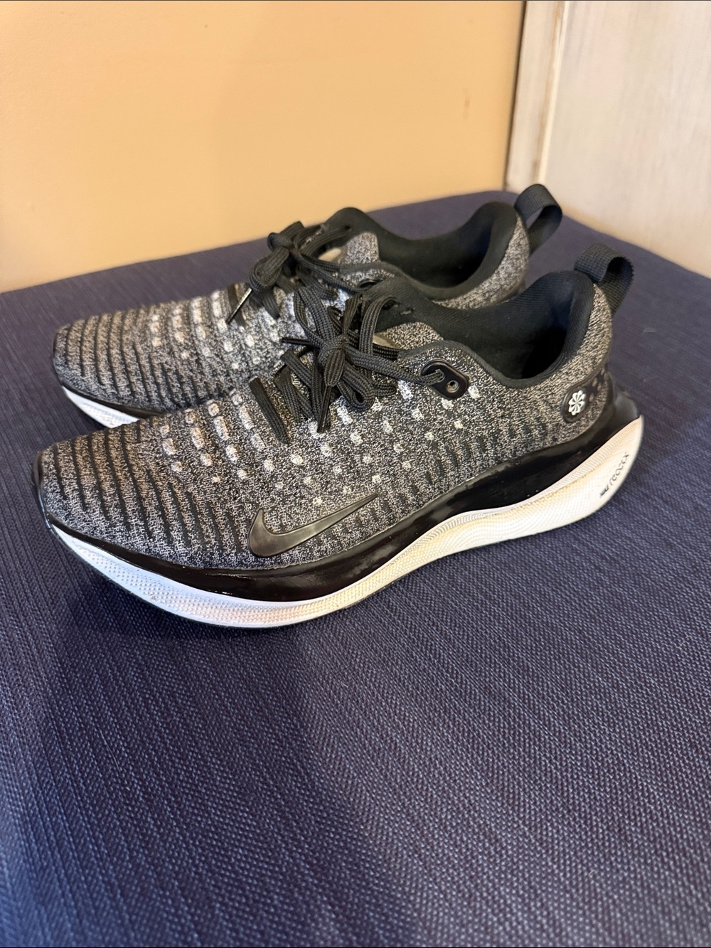 Nike Women's Black and Gray Knit Running Shoes